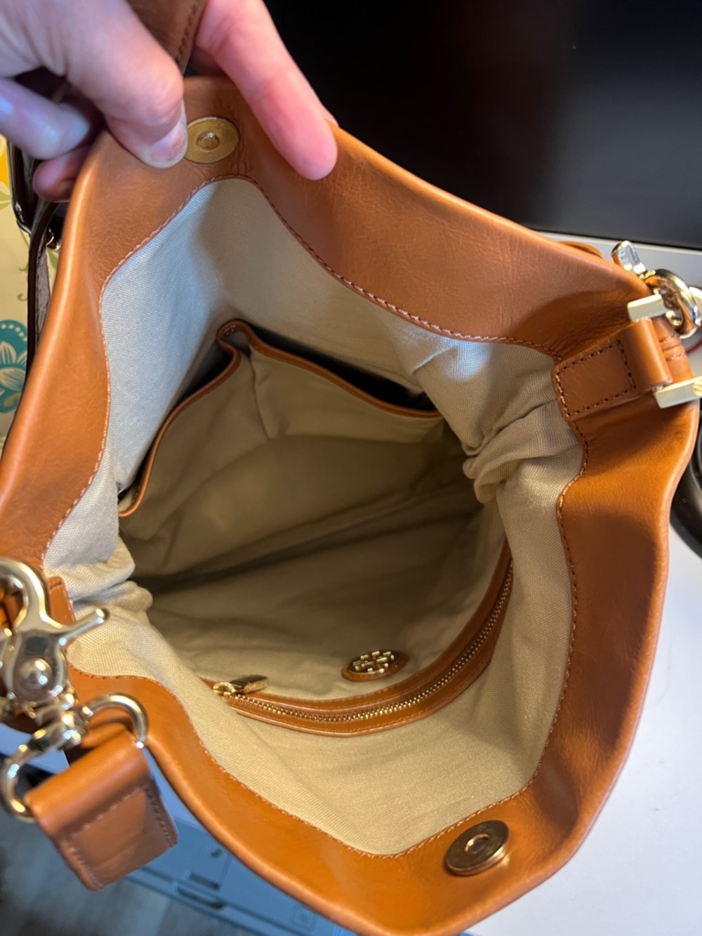 🛑 1 hour sale. Tory Burch Tan Leather Crossbody Bag, wear multiple ways - Picture 10 of 14
